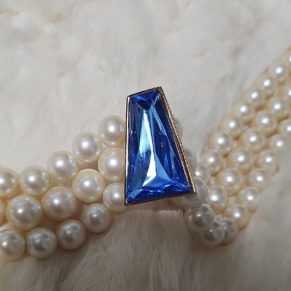 Vintage Creamy White Pearl Choker with Saphire Trapezoid Pendant - Picture 4 of 10